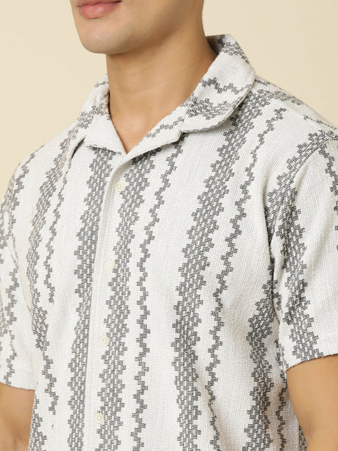 JOVEN Men Printed Casual Black Oversized Half Sleeve Shirt