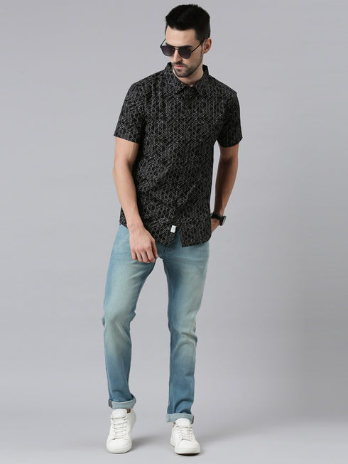 Joven Mens Slim Fit Printed Casual Shirt in Black Color
